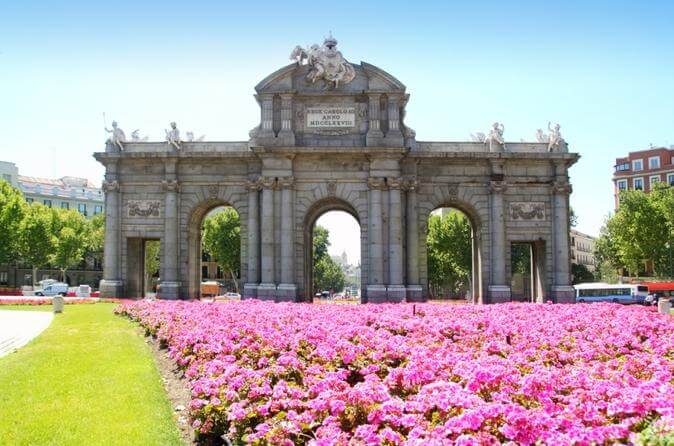 Tour Madrid in Private Vehicle
